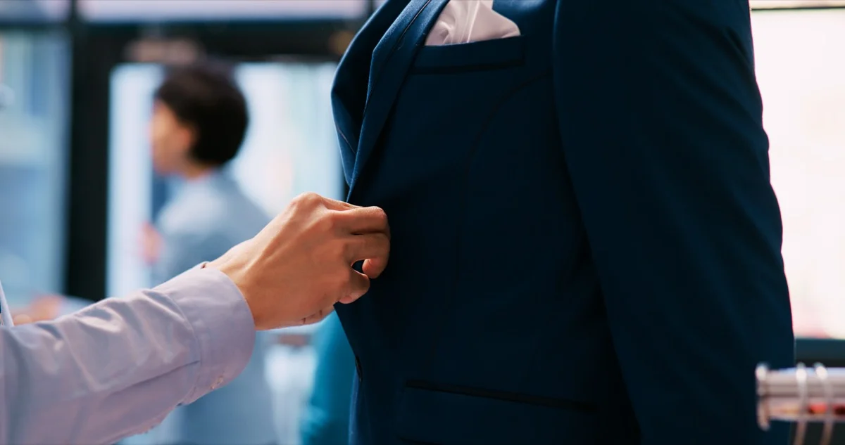 Costume homme : les détails qui font vraiment la différence en boutique