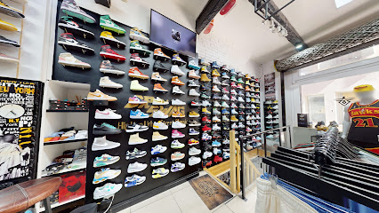 Photo DR SWAG SNEAKERS, CASQUETTES, MAILLOT BASKET, NEW ERA, CBD PRT , LA PIRATERIE AIR JORDAN, NIKE AIR FORCE 1