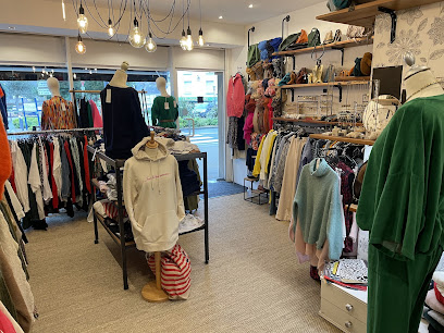 Photo 24 Quay Des Filles