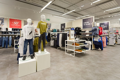 Photo GEMO EPERNAY Chaussures et Vêtements