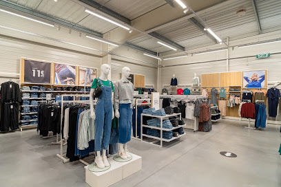 Photo GEMO ST YRIEIX LA PERCHE Chaussures et Vêtements