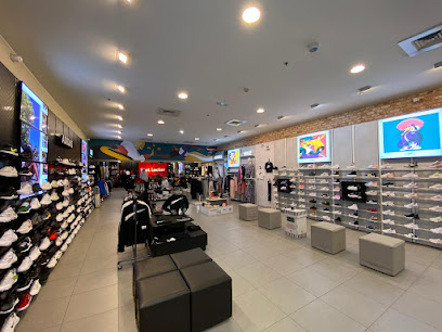 Photo Foot Locker