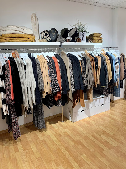 Photo Berella Prêt à porter femme et Robes Cérémonies Béthune