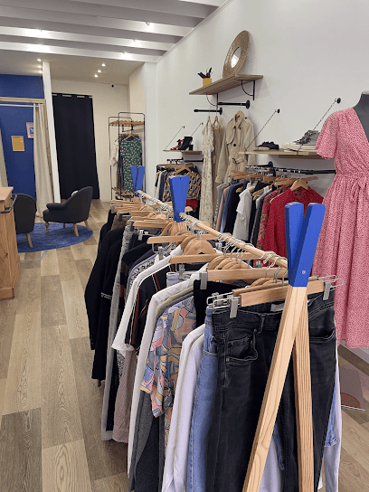 Photo À nouveau vêtu - Dépôt-vente de vêtements homme et femme