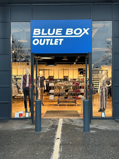 Photo Blue Box Outlet