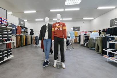 Photo GEMO CHARTRES - BARJOUVILLE Chaussures et Vêtements