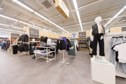 Photo GEMO BRIOUDE Chaussures et Vêtements