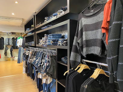 Photo Crazy Avenue / street-online.com