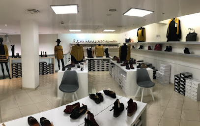 Photo Boutique Mea, prêt à porter, chaussure et maroquinerie à Menton