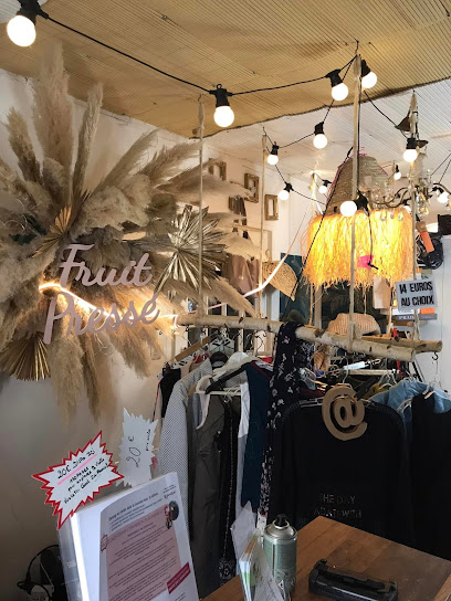 Photo 'Fruit pressé' (mondial relay) Seconde main tendance concept store / By sarah coaching de seconde main
