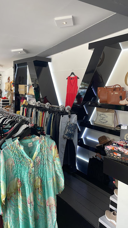 Photo Via Italia Outlet Donna