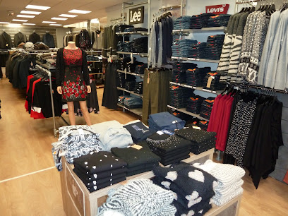 Photo L Jeans L Mode ( ex Leclerc Vêtements ) SAS Schneider