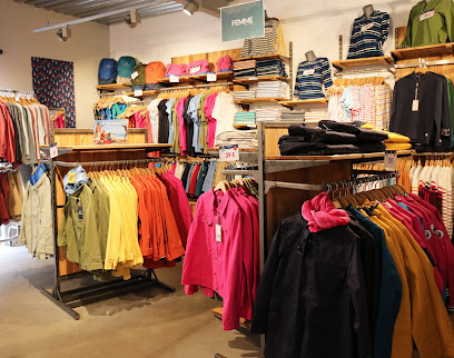 Photo Vêtements marins Mousqueton Plescop - Magasin de déstockage