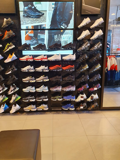 Photo Foot Locker