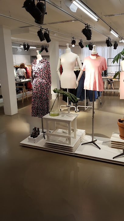 Photo &Other Stories