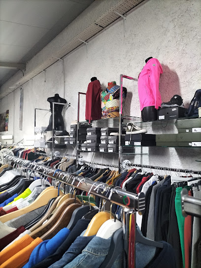 Photo La cave à fringues