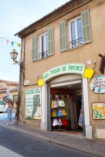Photo Aux Tissus de Fayence