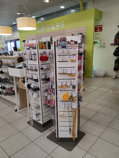 Photo GEMO GUINGAMP Chaussures et Vêtements