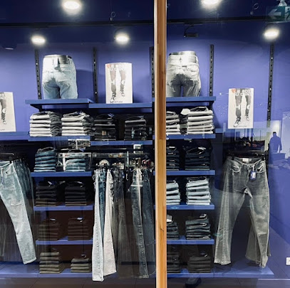 Photo SIXTH JUNE PARIS