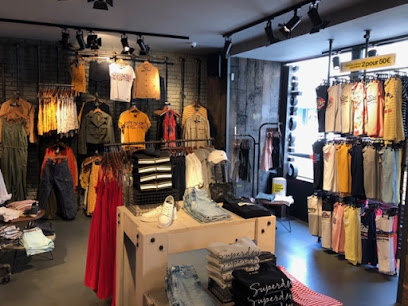 Photo Superdry Laval