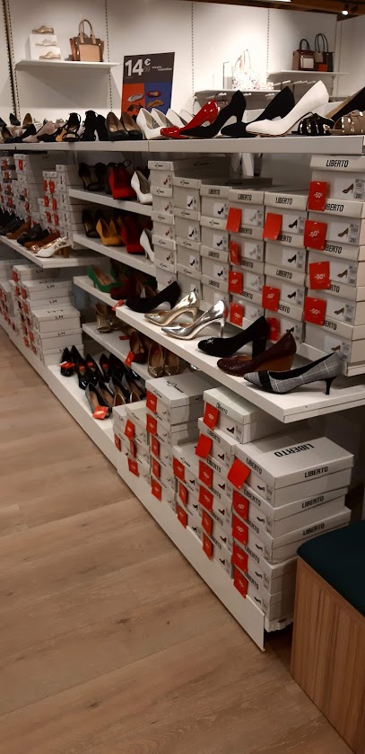 Photo LA HALLE VETEMENTS & CHAUSSURES ST NICOLAS DE PORT