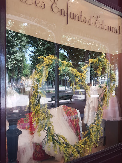 Photo Les Enfants d'Edouard - Robes de mariées, Vêtements de cérémonie & PAP femme et homme Vichy