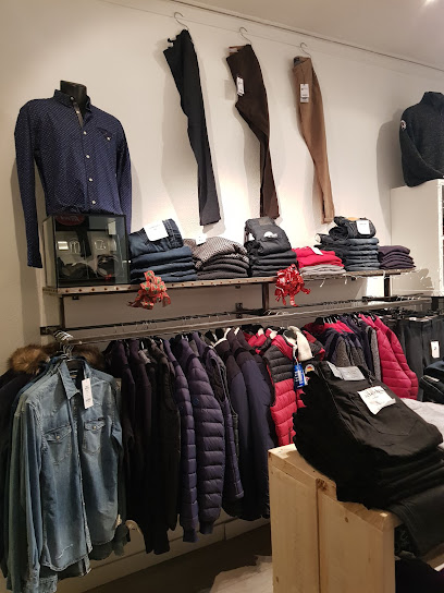 Photo BLUJEAN jean chapel