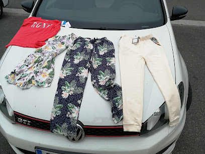 Photo Quiksilver Roxy DC Shoes Outlet