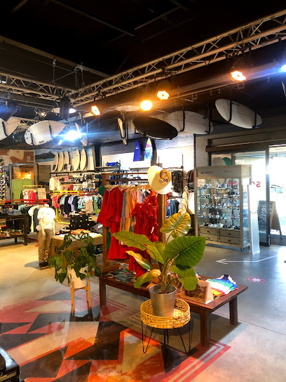 Photo Boardriders Quiksilver Billabong Roxy Element DC Shoes RVCA