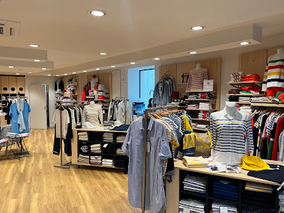 Photo Saint James Le long du quai