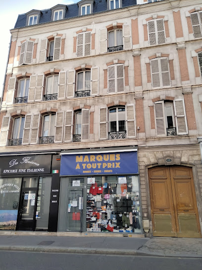 Photo MARQUES À TOUT PRIX