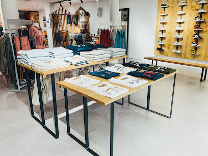 Photo La Base - Concept Store