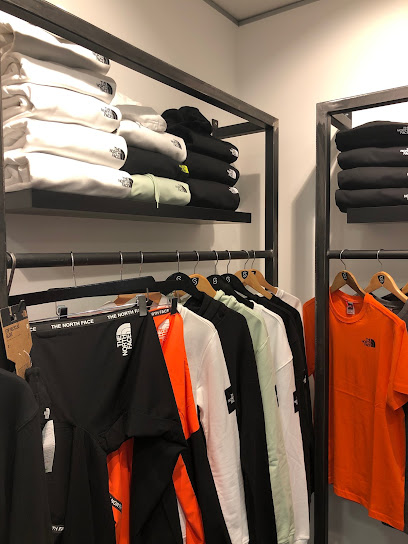 Photo Sportswear Sneaker Store Premium